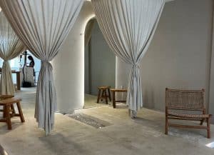 one-fable-shop-fitting-room