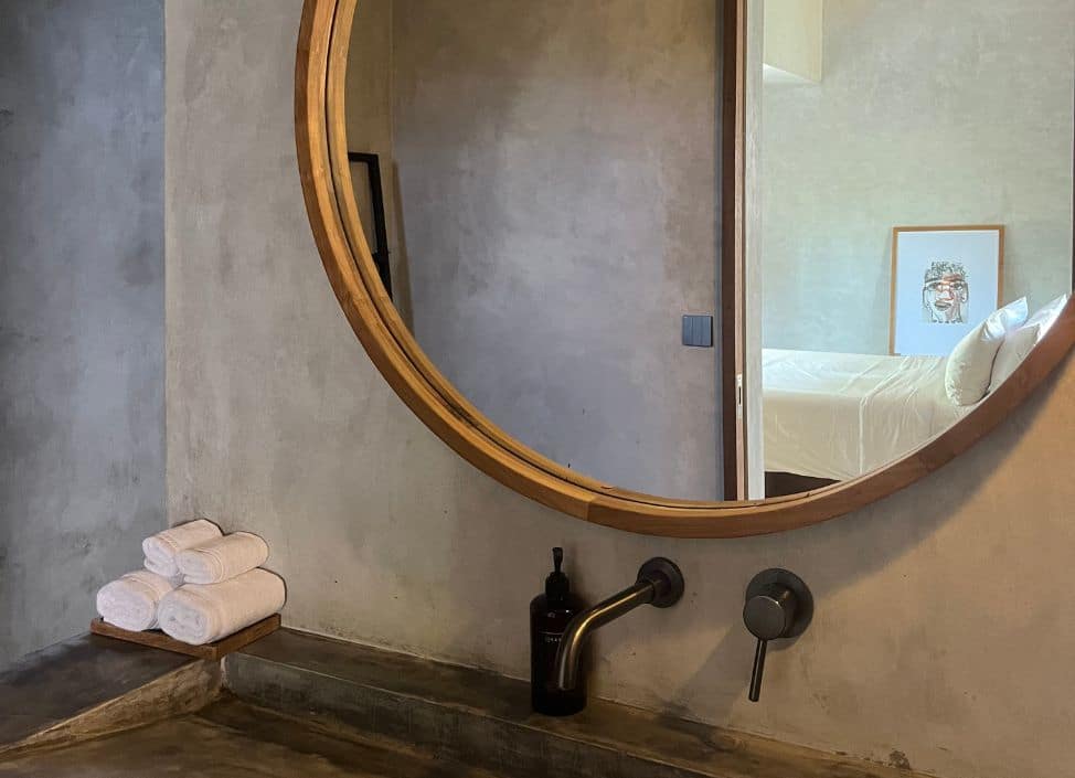 ronja-room-mirror-view