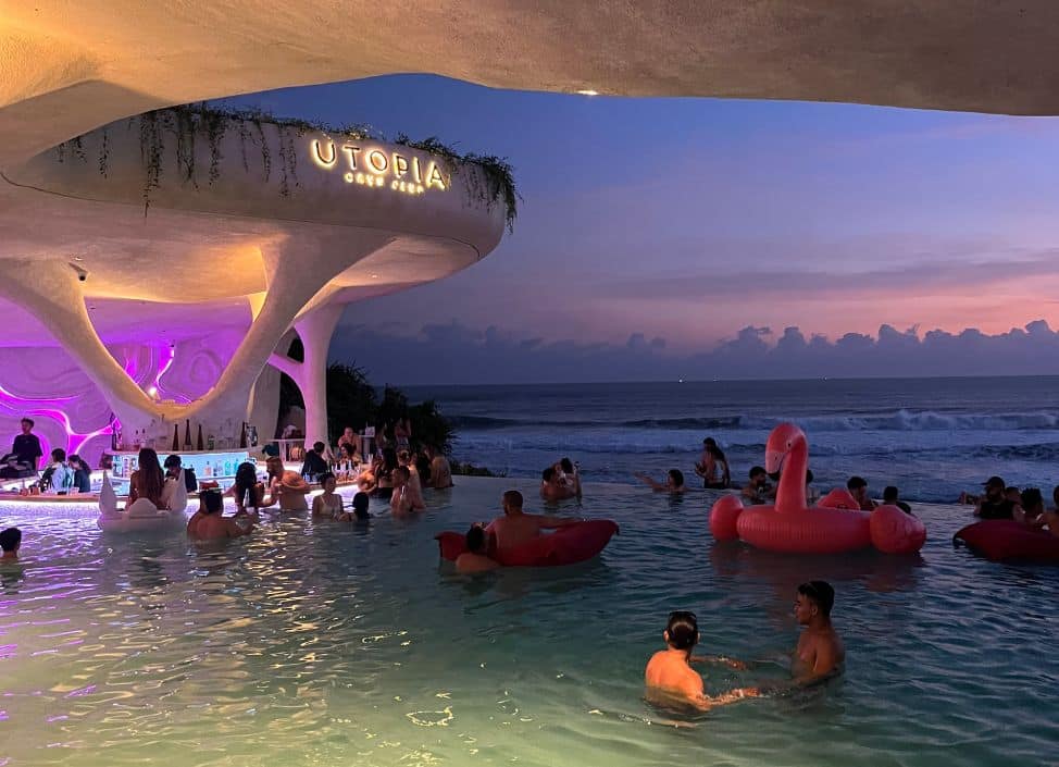 luna-beach-club-canggu-cave-sunset