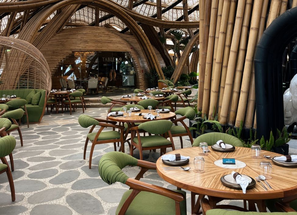 luna-beach-club-canggu-restaurant