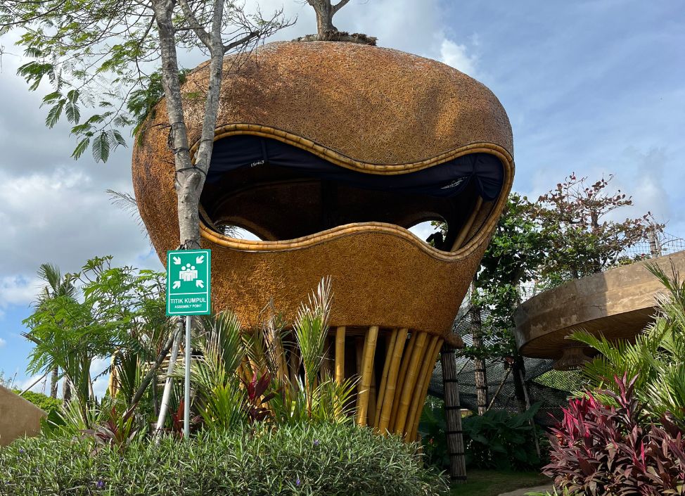 luna-beach-club-canggu-tree-pod