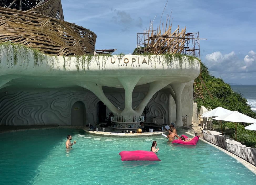 luna-beach-club-canggu-utopia-cave