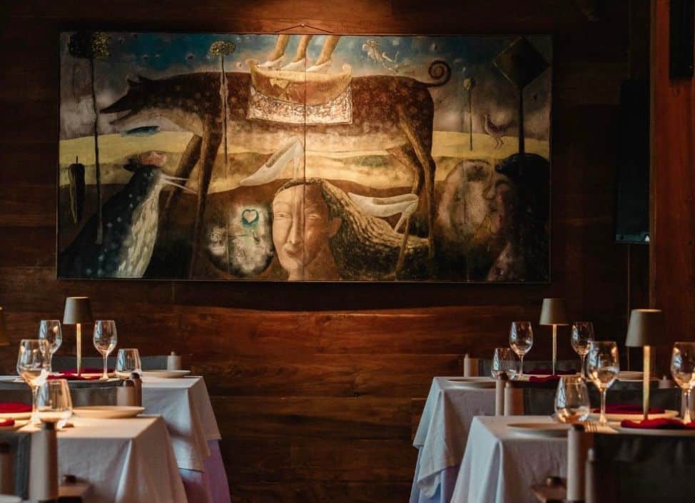 Santé restaurant at Rüsters Ubud with candlelit tables and rice field views