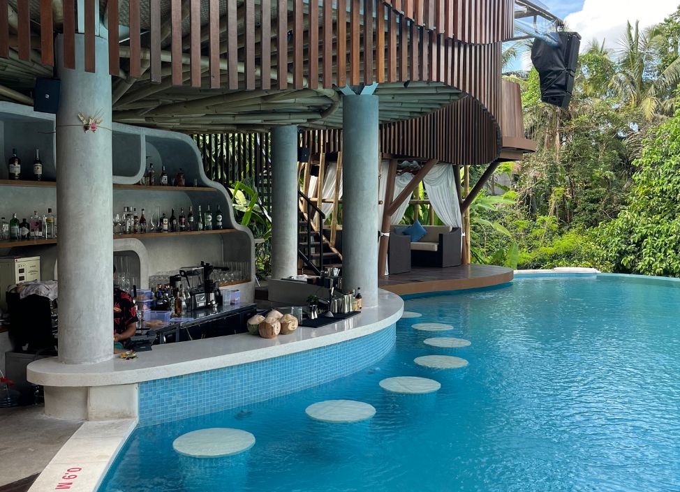 tuju-pool-club-ubud-bar