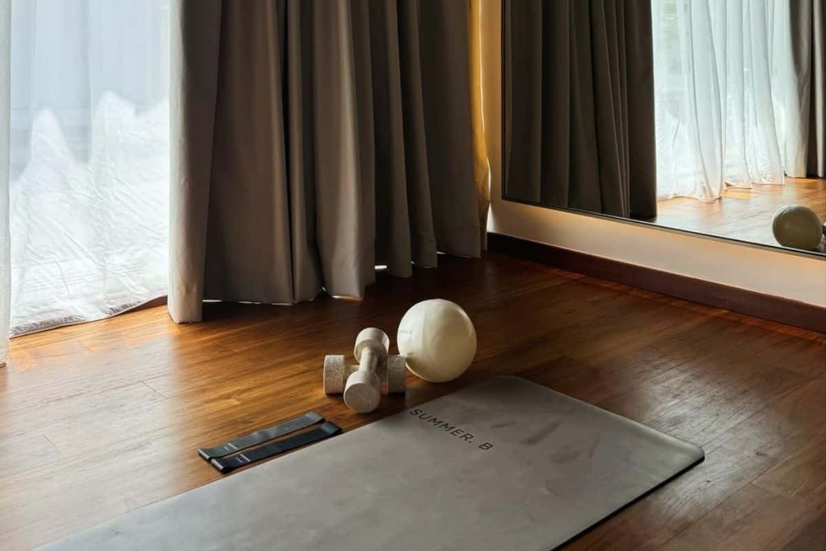 Mat pilates class setting at Summer B Girls studio