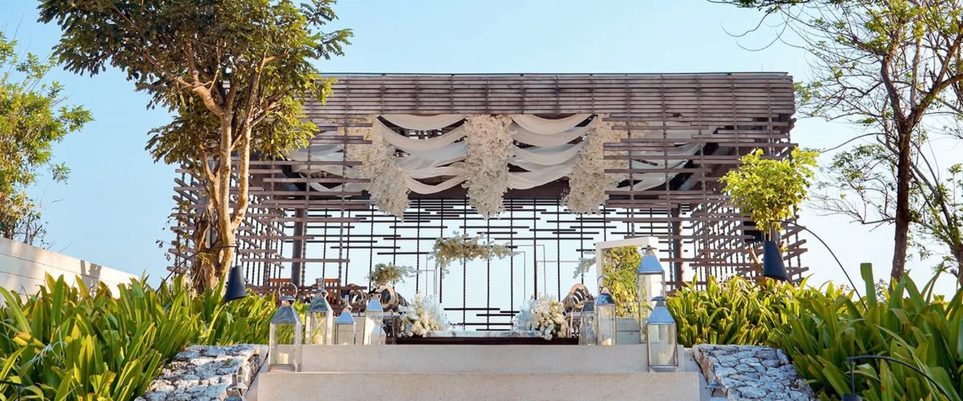 Best wedding venue in Bali with a stunning cliffside ceremony overlooking the Indian Ocean