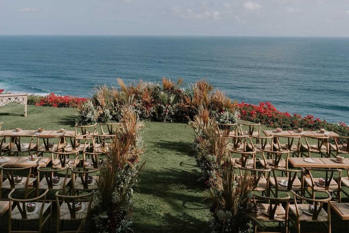 Wedding reception on the cliffs at The Ungasan Clifftop Resort