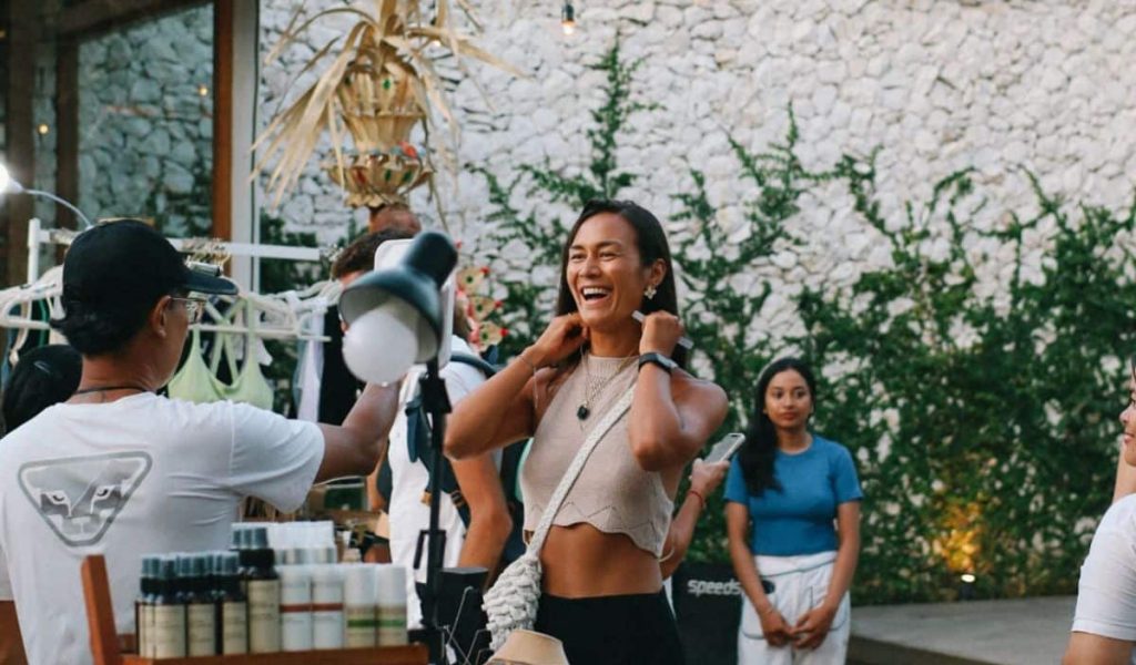 Visitors browsing artisan products and handmade goods at Alchemy Market in Uluwatu