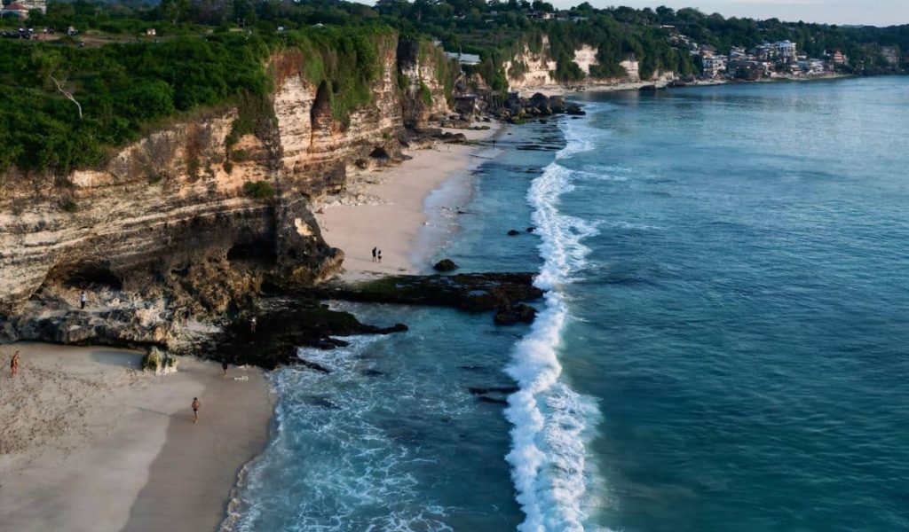 View from the cliffs overlooking Dreamland Beach in Uluwatu, Bali.