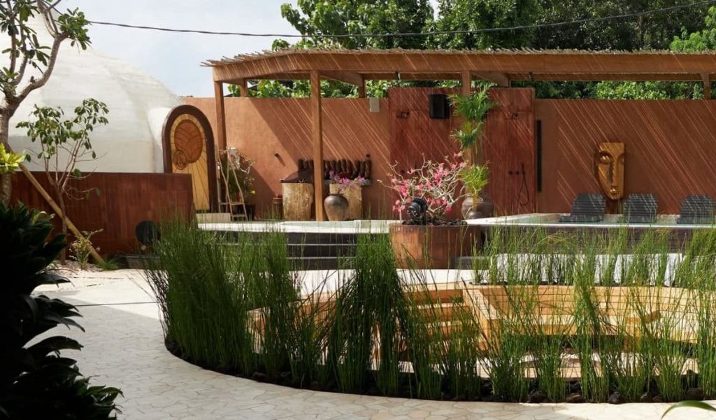 Terracotta-colored wellness hub Atmos in Uluwatu with cold plunge and seating area