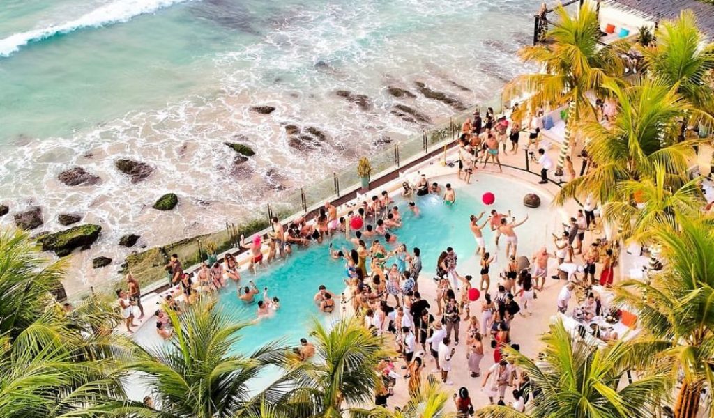 El Kabron Uluwatu cliff beach club infinity pool sunset Bali