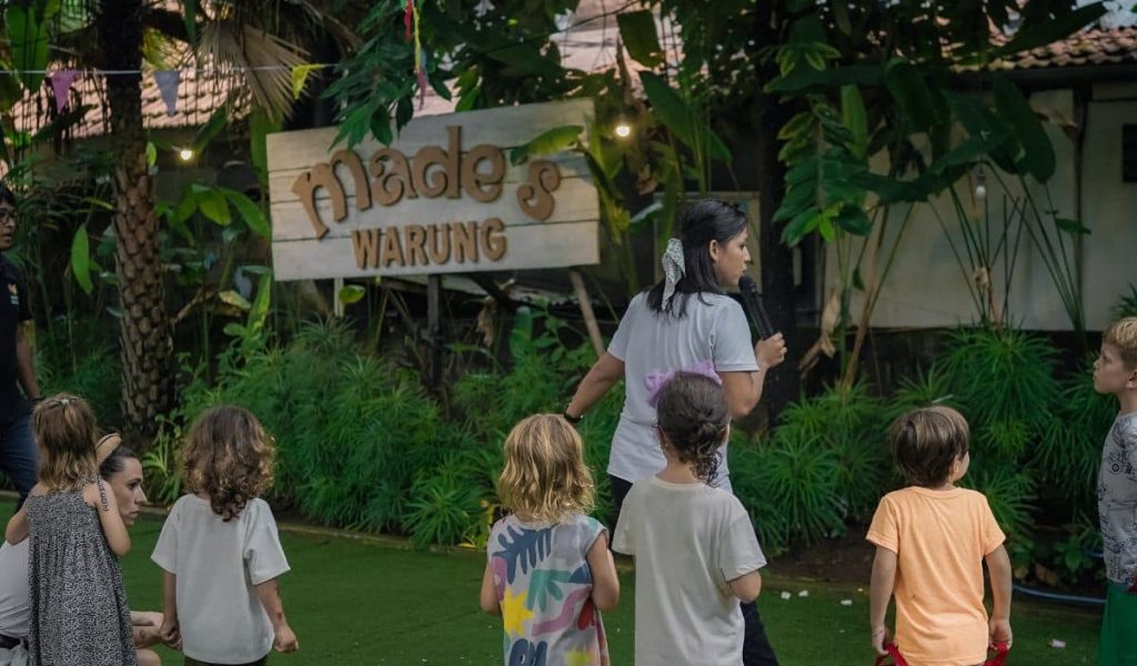Kids playing at Made’s Warung family-friendly restaurant in Bali.