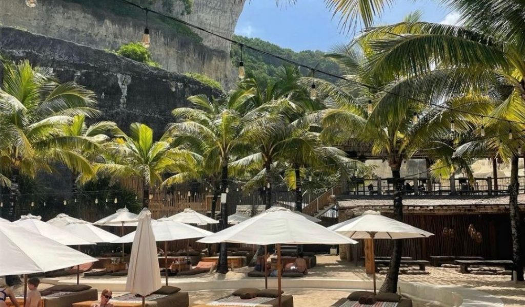 Palmilla Melasti beach club Bali cliffside pool ocean view