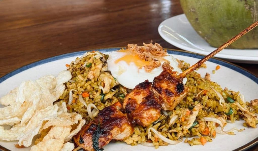 Indonesian nasi goreng and local dishes served at Satu Satu Café Uluwatu